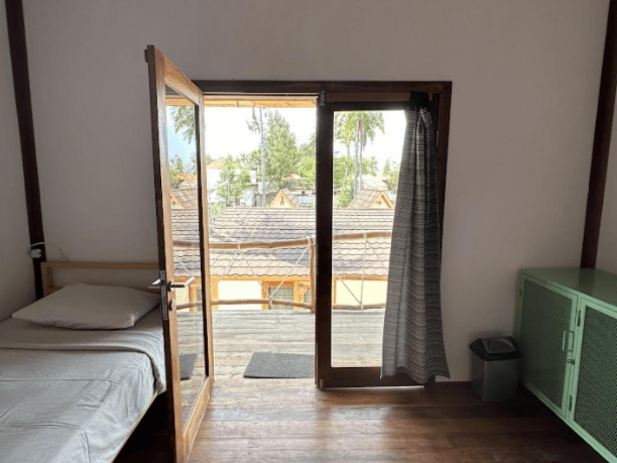 A Pousada Mad Monkey Gili Trawangan Exterior foto A room at the resort