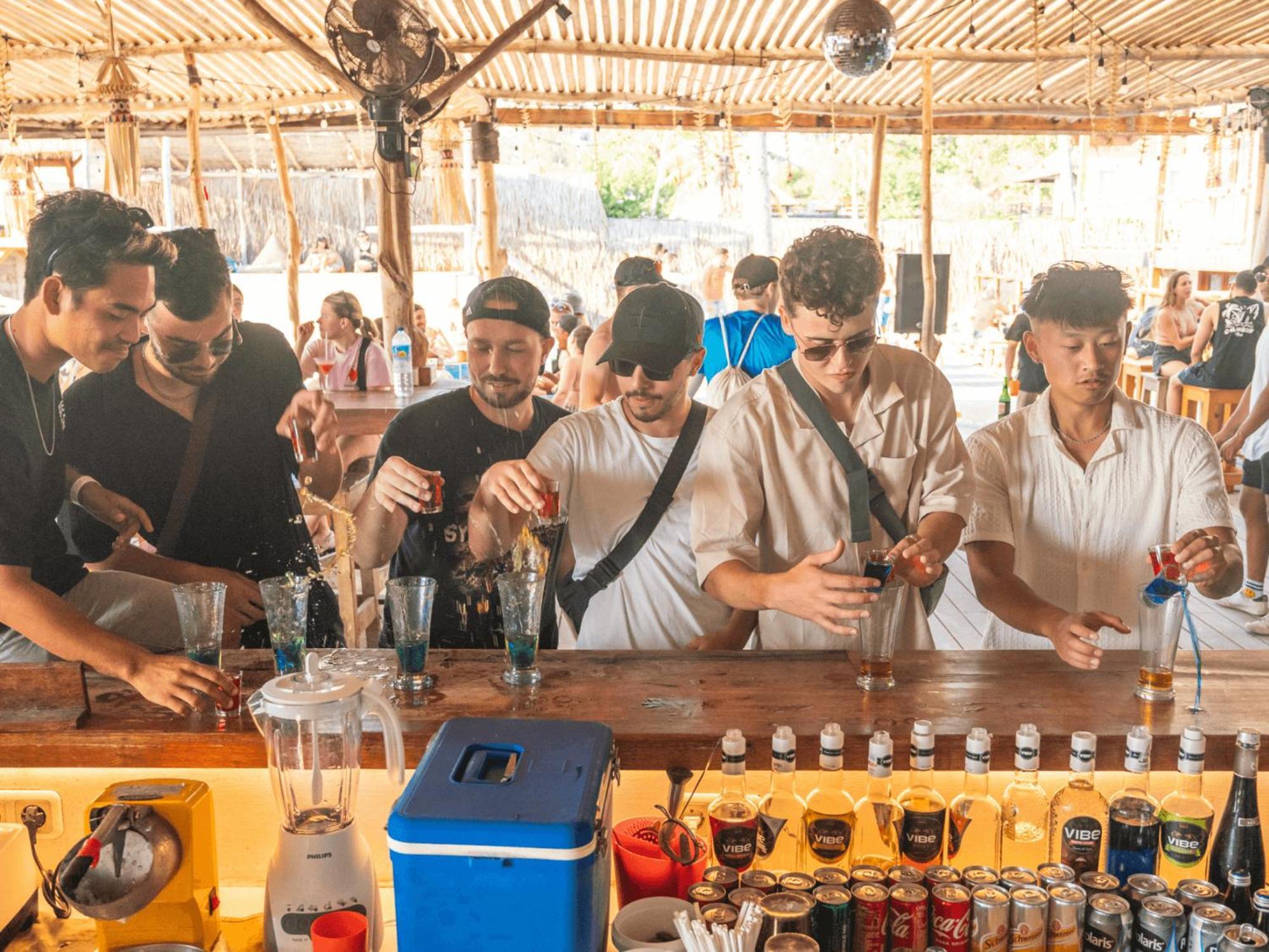 A Pousada Mad Monkey Gili Trawangan Exterior foto A bar in Goa, India