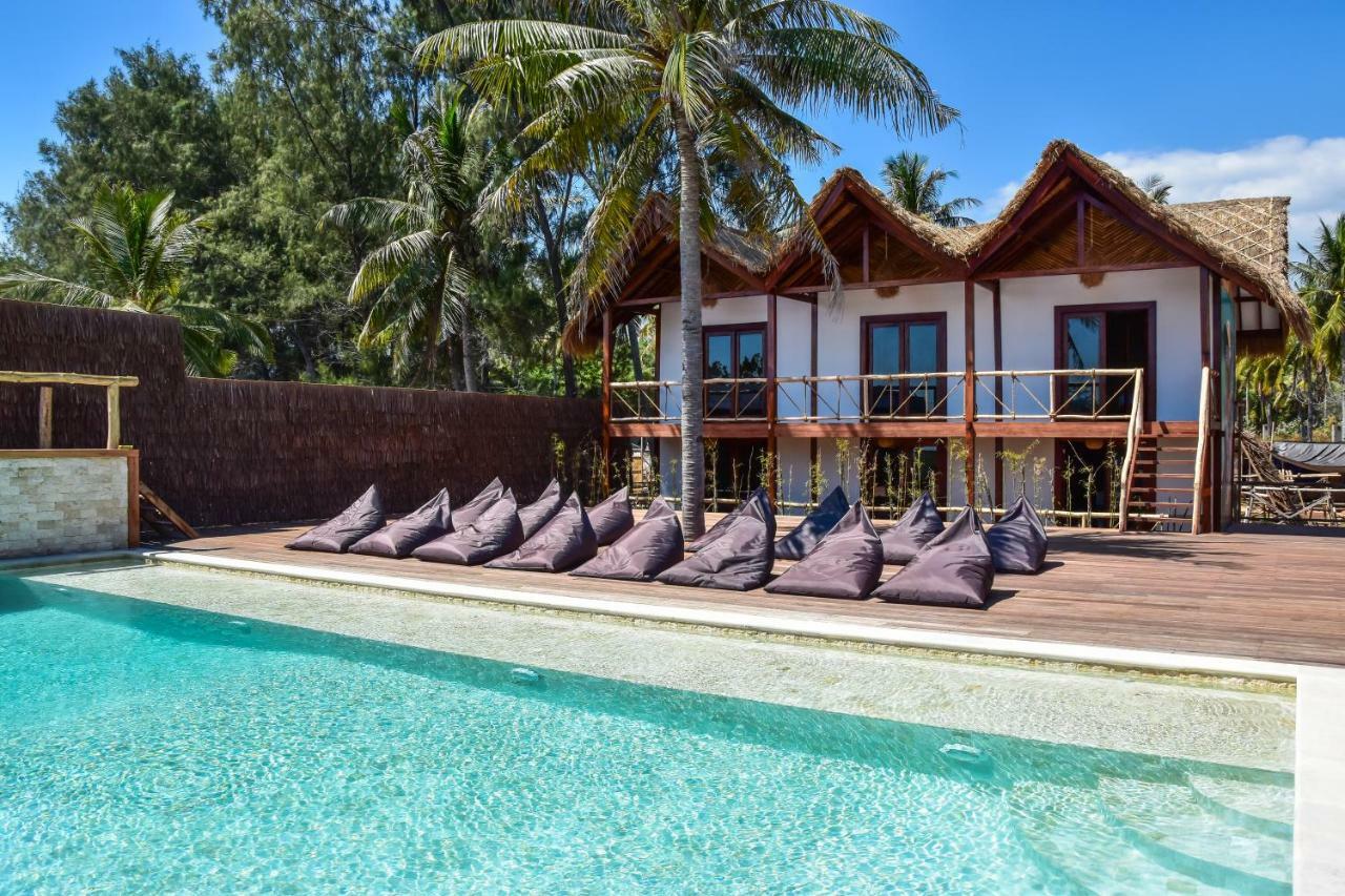 A Pousada Mad Monkey Gili Trawangan Exterior foto The resort's pool