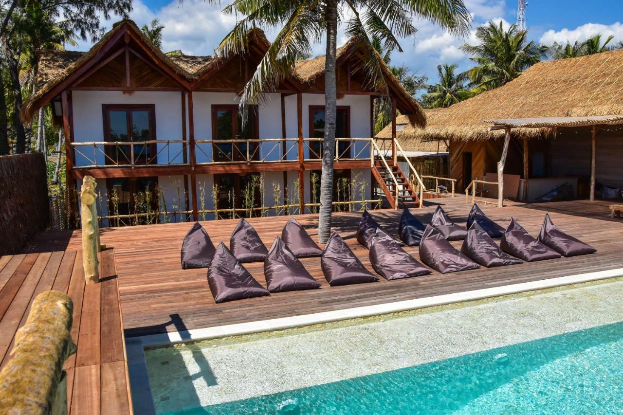 A Pousada Mad Monkey Gili Trawangan Exterior foto The resort's pool