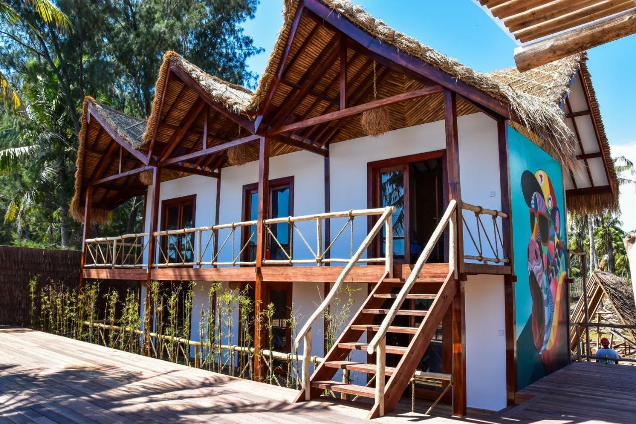 A Pousada Mad Monkey Gili Trawangan Exterior foto The African House