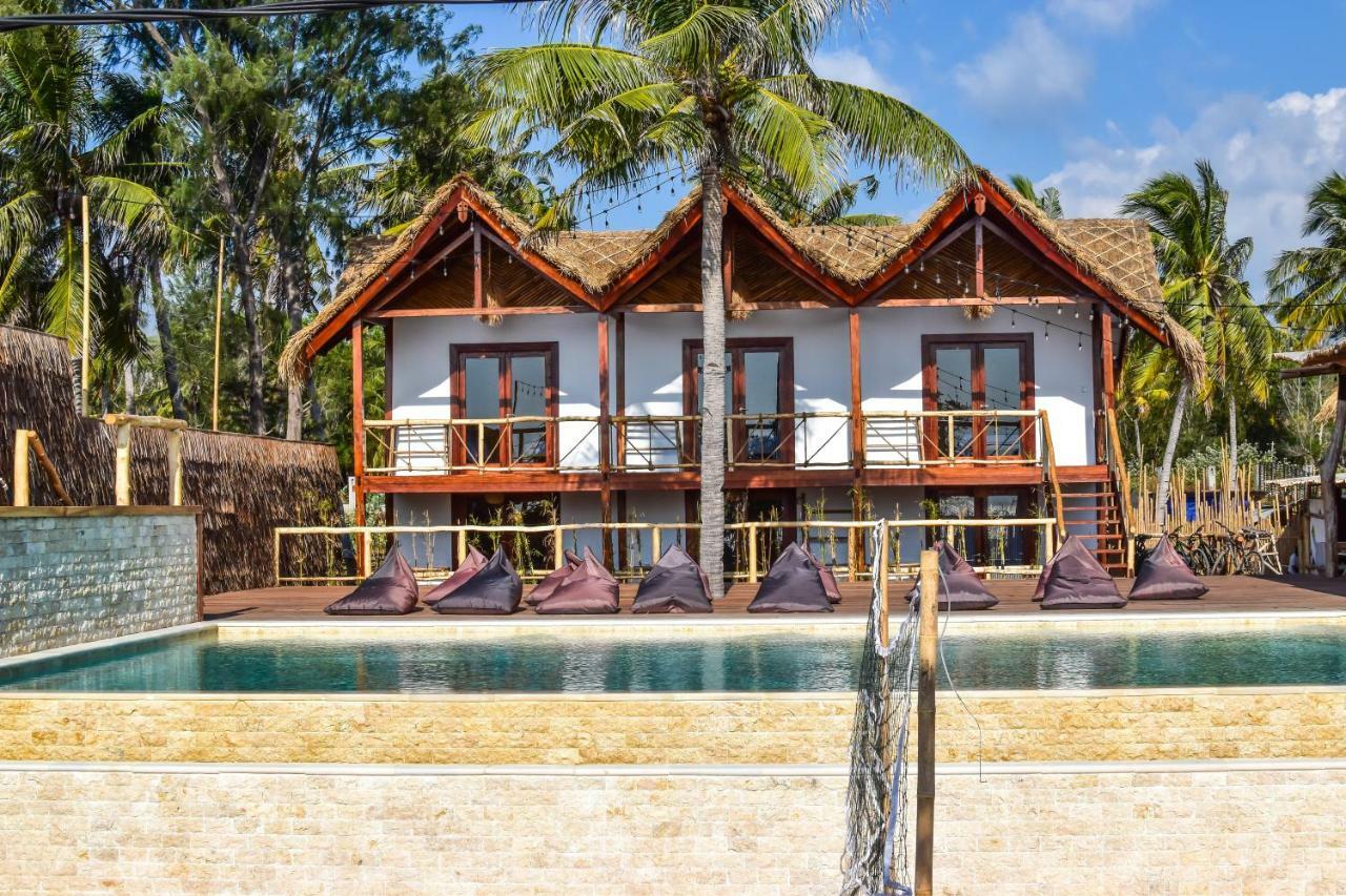 A Pousada Mad Monkey Gili Trawangan Exterior foto The resort's pool