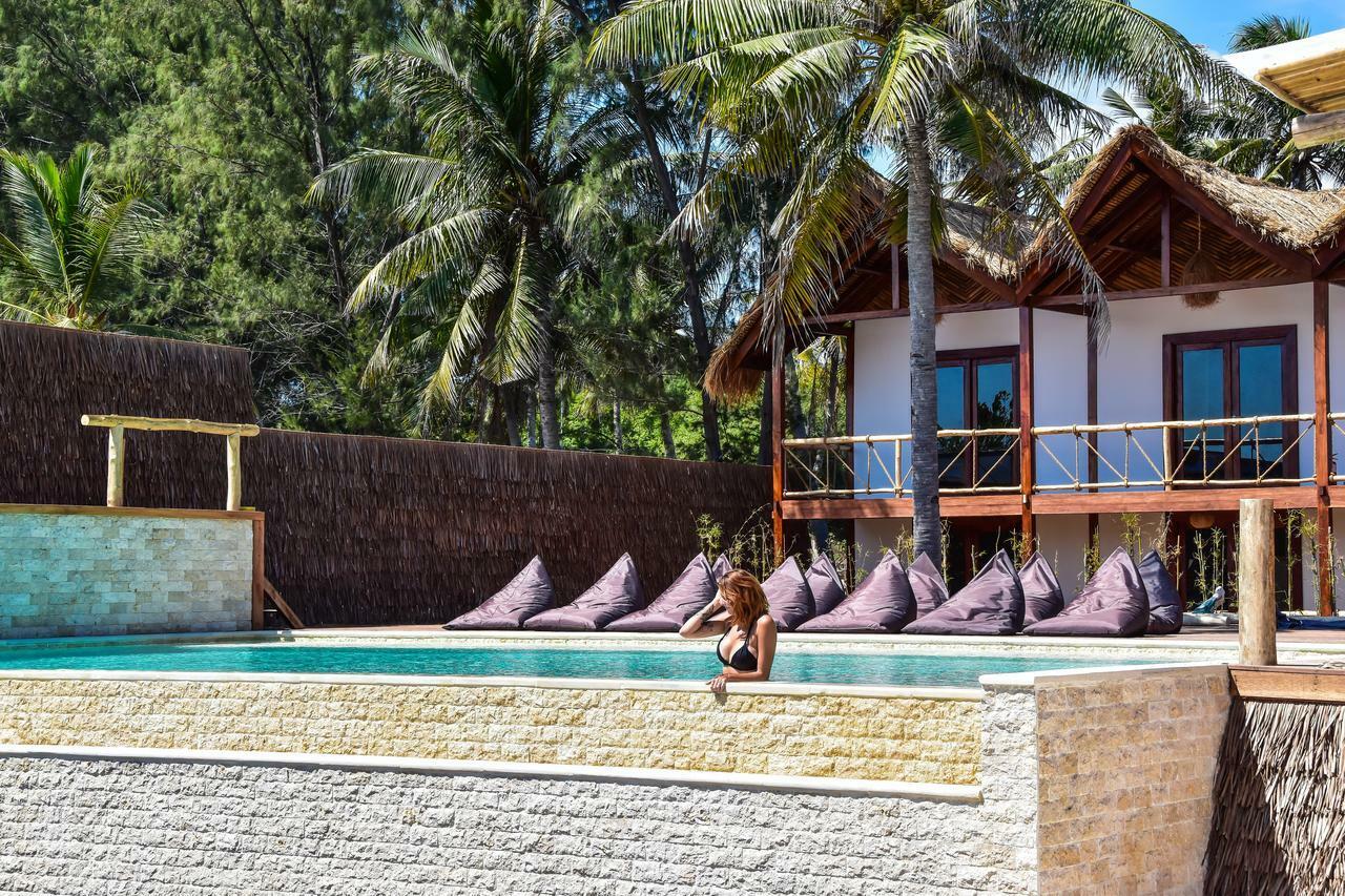 A Pousada Mad Monkey Gili Trawangan Exterior foto The swimming pool at the resort
