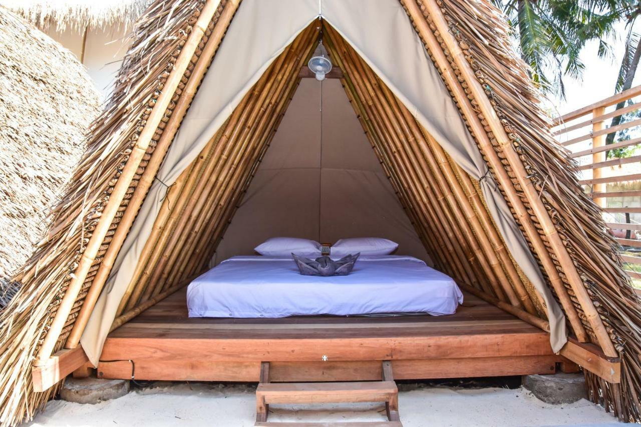 A Pousada Mad Monkey Gili Trawangan Exterior foto A bedroom at the resort