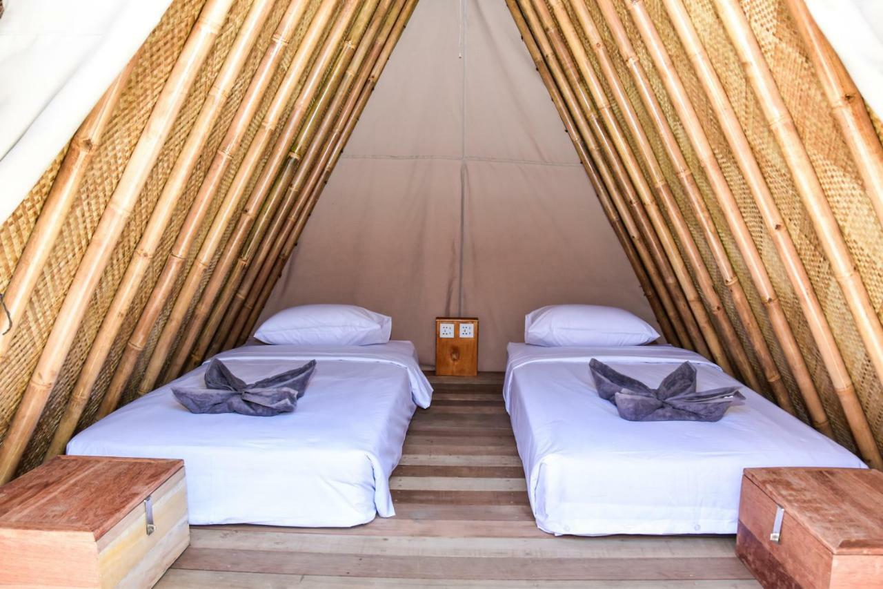 A Pousada Mad Monkey Gili Trawangan Exterior foto Interior of a tent