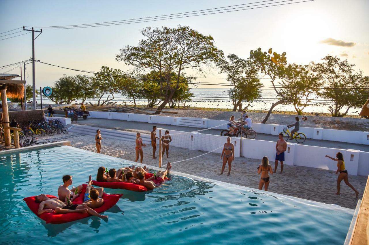 A Pousada Mad Monkey Gili Trawangan Exterior foto The beach at the Hotel El Dorado